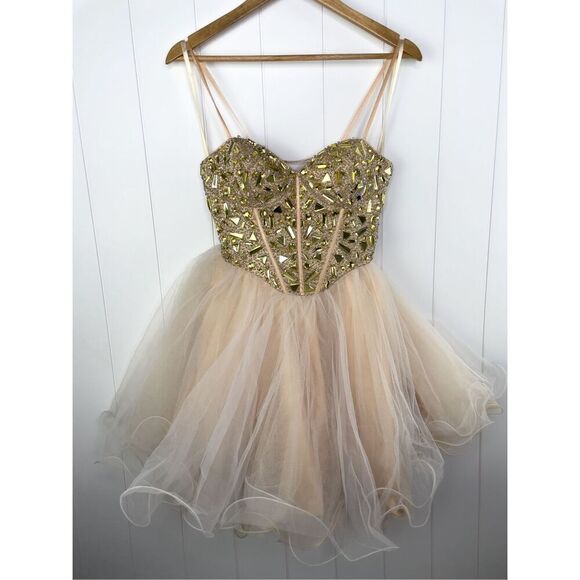Dave & Johnny Dresses & Skirts - Dave & Johnny Tulle Corset Style Beaded Prom Dress Coquette Gold Size 3/4